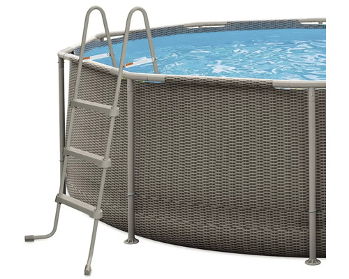 Nadzemní bazén s žebříkem