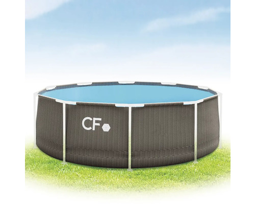 Kulatý rámový bazén v zahradě