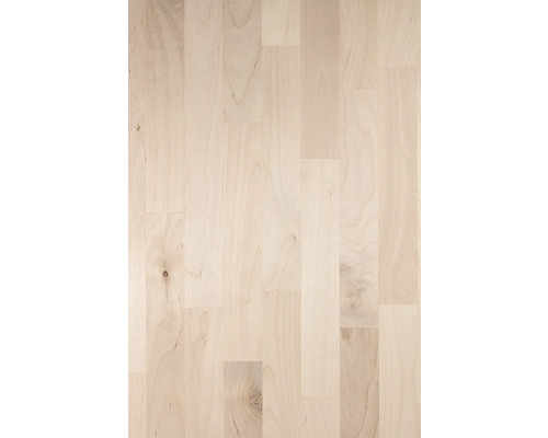 Světlá dřevěná podlahová krytina z několika prken