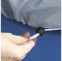 Detailní záběr uzávěru na krytu ovládaném rukou