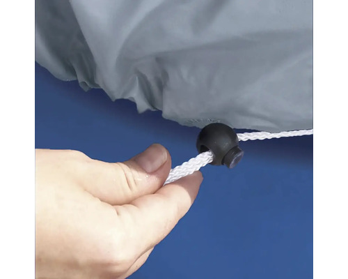 Detailní záběr uzávěru na krytu ovládaném rukou