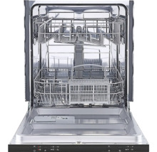 Vnitřní pohled na myčku s otevřenými dvířky a výsuvnými koši na nádobí.