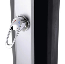 Detail vodovodní baterie na zahradní sprše