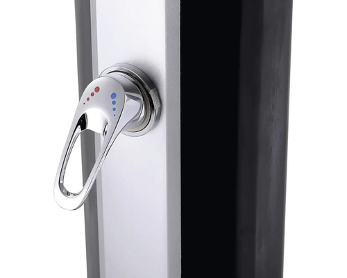 Detail vodovodní baterie na zahradní sprše