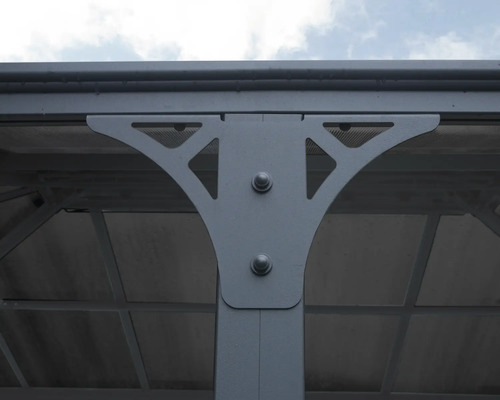 Detail sloupku altánu s upevněním střechy