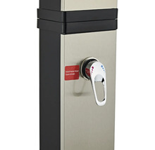 Vodovodní kohoutek s varováním před horkou vodou