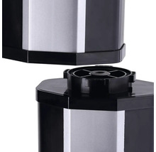 Detailní záběr dvoudílného odpadkového koše z plastu