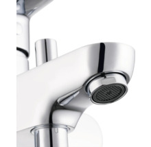 Detail chromované umyvadlové baterie