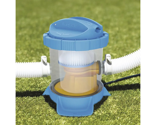 Čistič bazénů pro úpravu vody na trávníku