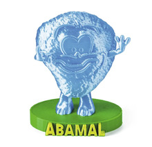 Kreslená postavička Abamal na zeleném podstavci