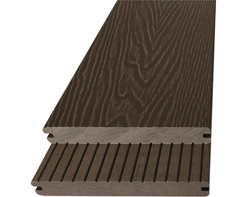Terasy z dřevo-polymerového kompozitu s perem a drážkou