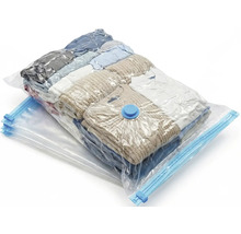 Vakuový úložný vak s oblečením