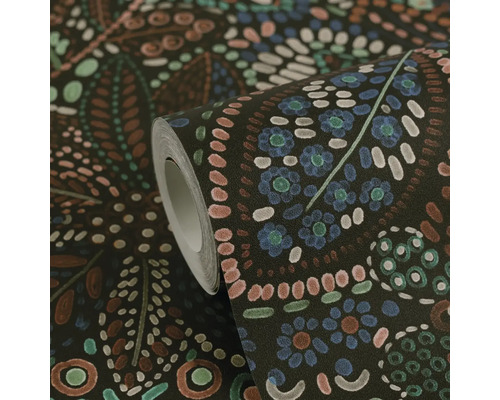 Role tapety s květinovým vzorem