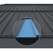 Detailní pohled na systém kovové střechy s upevňovacím profilem