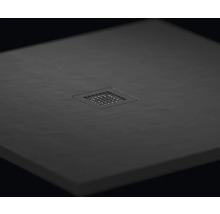 Černá sprchová vanička se čtvercovým odtokem