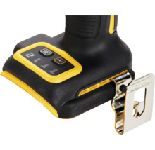 Detail akumulátorové vrtačky se svítilnou, regulací rychlosti a sponou na opasek