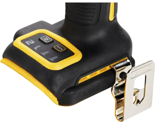 Detail akumulátorové vrtačky se svítilnou, regulací rychlosti a sponou na opasek