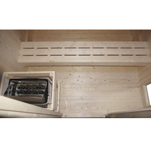 Interiér sauny s dřevěným obložením a saunovým topidlem