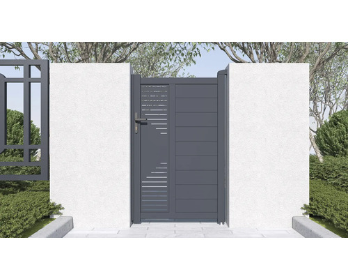 Zahradní branka s horizontálními prvky mezi dvěma zdmi