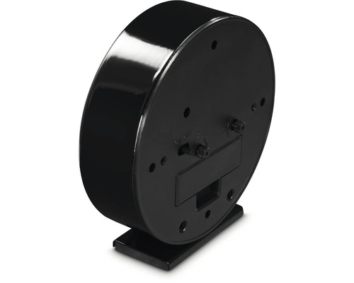 Pohled zezadu na černé analogové budíky s nastavovacími kolečky