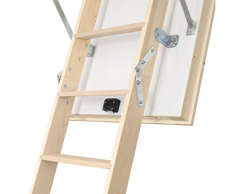 Detail dřevěných půdních schodů s kováním a zámkem