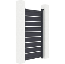 Zahradní branka s vodorovnými lamelami mezi dvěma pilíři