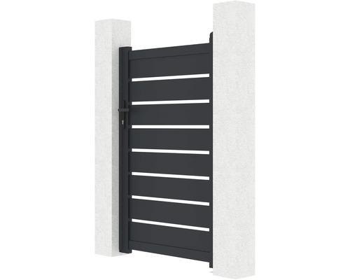 Zahradní branka s vodorovnými lamelami mezi dvěma pilíři