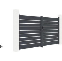 Dvoukřídlá hliníková brána s klikou a klíčem mezi dvěma sloupky