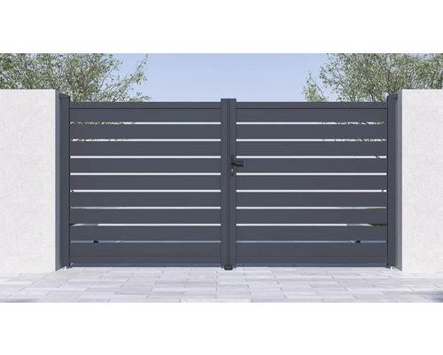 Dvoukřídlá brána z hliníku s vodorovnými lamelami