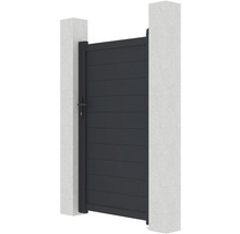 Hliníková zahradní branka mezi dvěma zdmi