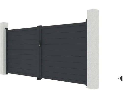 Horizontální hliníková brána mezi dvěma sloupky brány