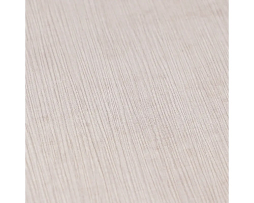 Detail strukturovaného povrchu s jemnou svislou strukturou.