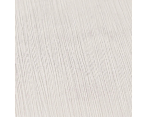 Detail tapety s jemnou svislou strukturou linek.