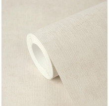 Role vliesové tapety s jemnou lineární strukturou v krémové barvě.