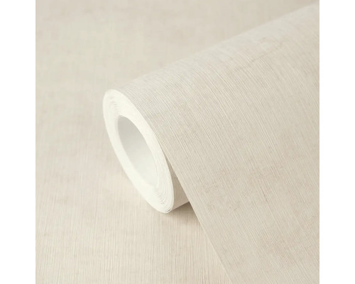 Role vliesové tapety s jemnou lineární strukturou v krémové barvě.