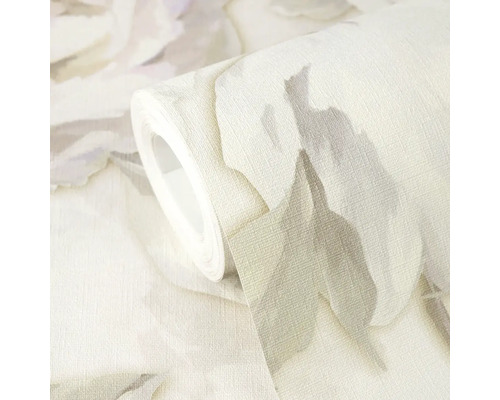 Strukturovaná vliesová tapeta s velkým květinovým vzorem na roli.