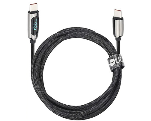 Černý nabíjecí kabel USB typu C s digitálním ukazatelem výkonu.