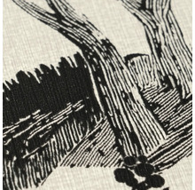 Detail strukturované tapety s černým grafickým vzorem stromu ve stylu dřevořezu.