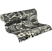 Vliesová tapeta s černobílým motivem krajiny se stromy a kopci.