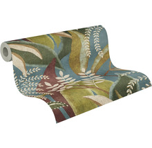 Vliesová tapeta s botanickým vzorem listů v zelené, modré a zemitých barvách.