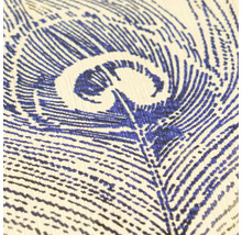 Vliesová tapeta s texturovaným vzorem pavího pera v detailu.