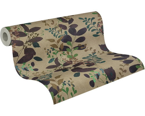 Vliesová tapeta s botanickým vzorem listů ve fialové, zelené a hnědé barvě, role částečně rozvinutá.