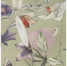 Role vliesové tapety s květinovým vzorem zobrazujícím detailní náčrty květin a listů na strukturovaném povrchu.