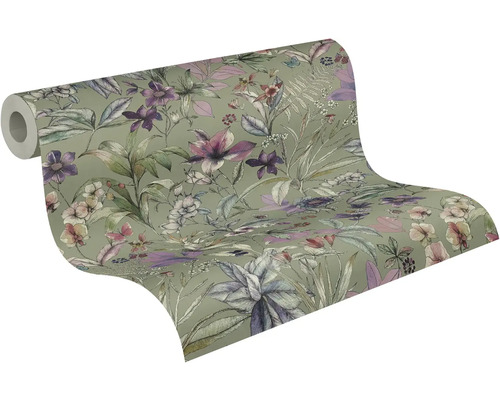 Role tapety s botanickým motivem květin, listů a motýlů.