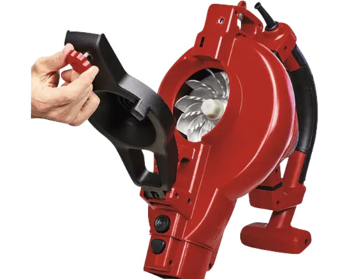 Červený vysavač listí s otevřeným pouzdrem pro zobrazení ventilátoru.