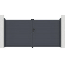 Dvoukřídlá brána z hliníku mezi dvěma sloupky