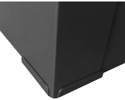 Detail rohu ocelového květináče