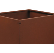 Čtvercový květináč z kovu