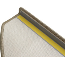 Detail schodišťové rohože s lepicí páskou a ochranou hran