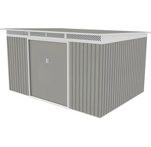 Šedý kovový zahradní domek s pultovou střechou, větracím pásem a dvojitými posuvnými dveřmi.